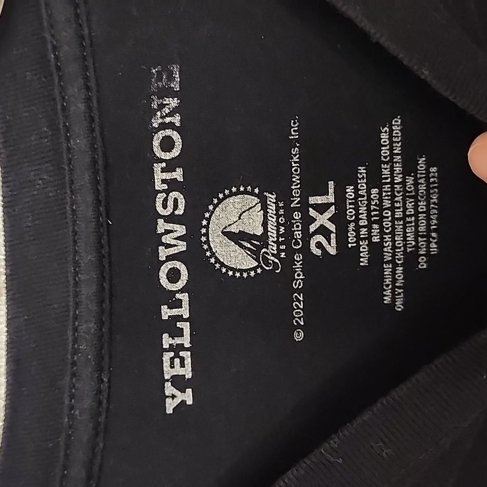Yellowstone tshirt - Picture 3 of 5